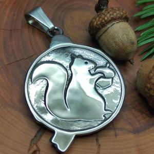 Talisman Veverák RATATOSK - veverka s oříšky na větvi, krásné detaily 2