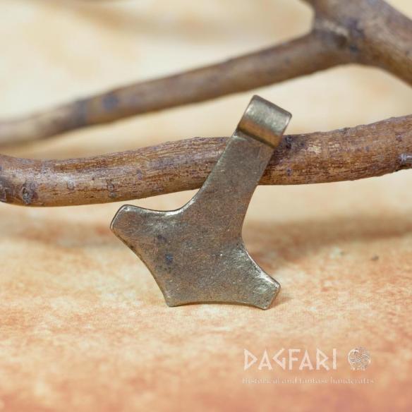Amulett Thors Hammer mit Zopf