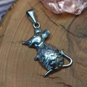 Mlsná KRYSA VASILISA - malý přívěsek myš, chirurgická ocel