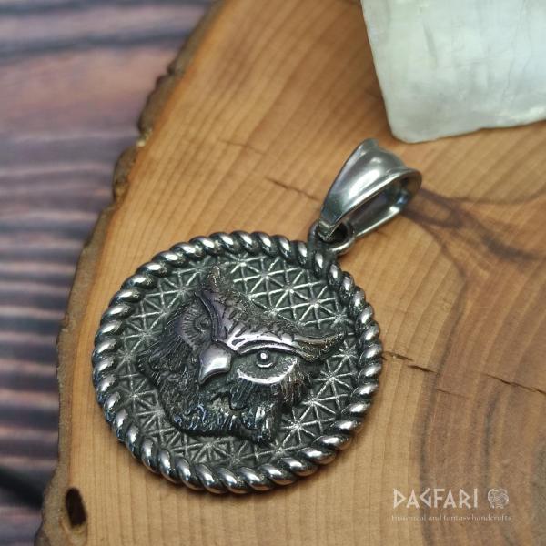 SMART OWL - decorated medallion with a wise owl