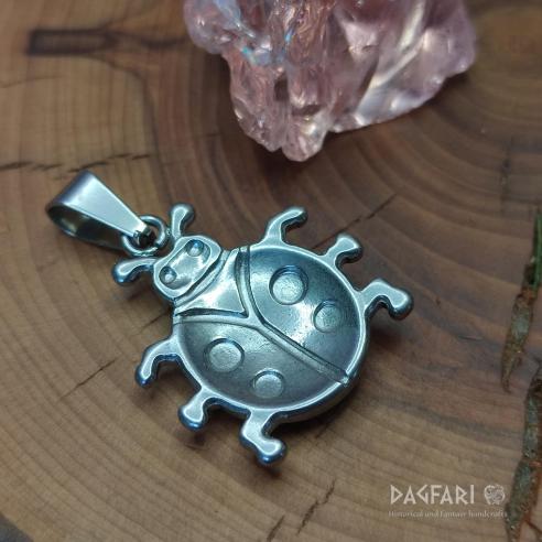 BERUŠKA - přívěsek pro štěstí s broučkem