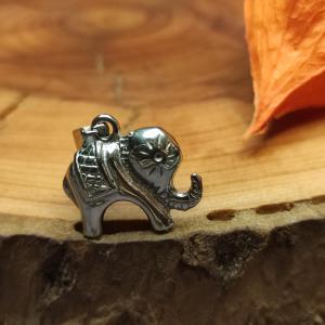 Přívěsek MALÝ SLON - chobot nahoru znamená štěstí