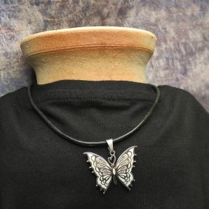 MOTÝL - přívěsek s matným zdobením 2