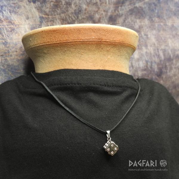 Glücksbringer im Spiel - SPIELWÜRFEL aus Stahl mit kubischem Zirkon