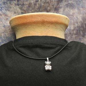 Anhänger LOVE BEAR - kleiner molliger Liebes Bär mit Schleife 2