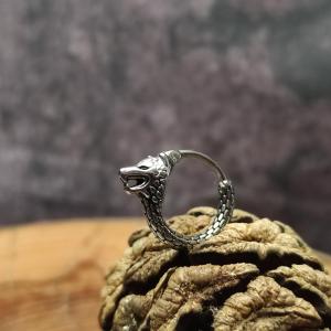 VLČÍ HLAVA náušnice - Nerezový zavírací kroužek, motiv vlk