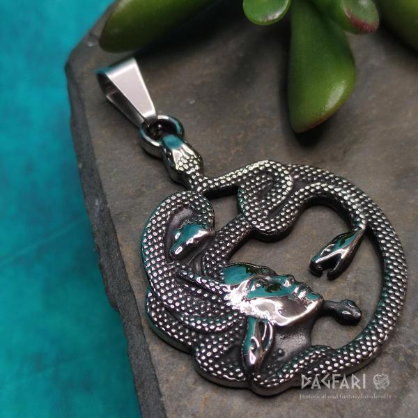 Pendant GORGONE MEDUSA - Vorsicht vor dem schlauen Blick!