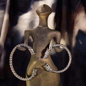 VIKING Vlčí náramek FENRIR - postříbřená patina 2