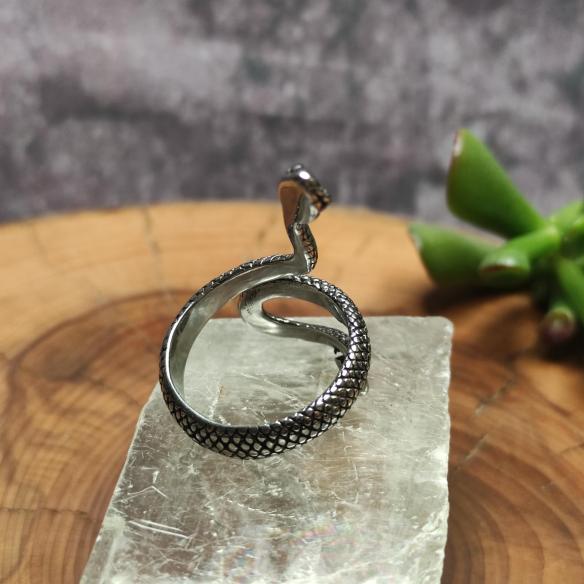 Snake ring for GUARDIAN - long neck to slim the finger