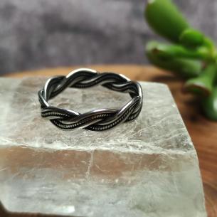 Ring GESTRICKTE LIEBE - feiner schwarzer Ring