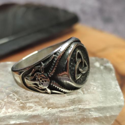 Celtic ring TRIQUETRA with goat head