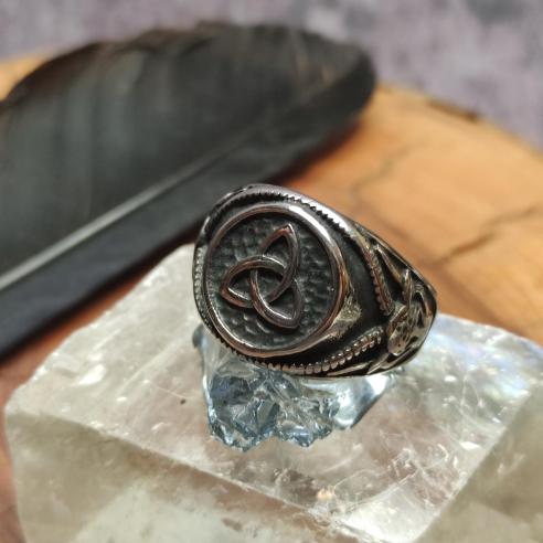 Keltischer Ring TRIKVETRA mit Ziegenkopf