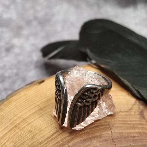 FALLEN ANGEL ring - black steel wings