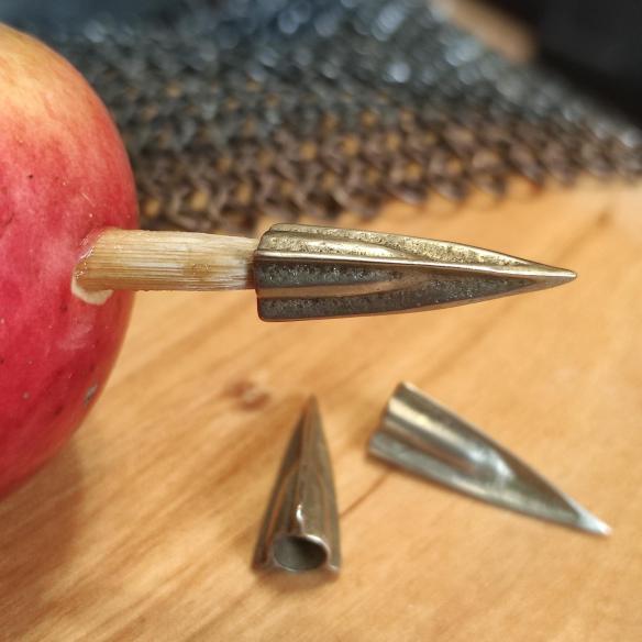 URALIC Trojbřitý litý mosazný hrot šípu - replika šipka, historická lukostřelba