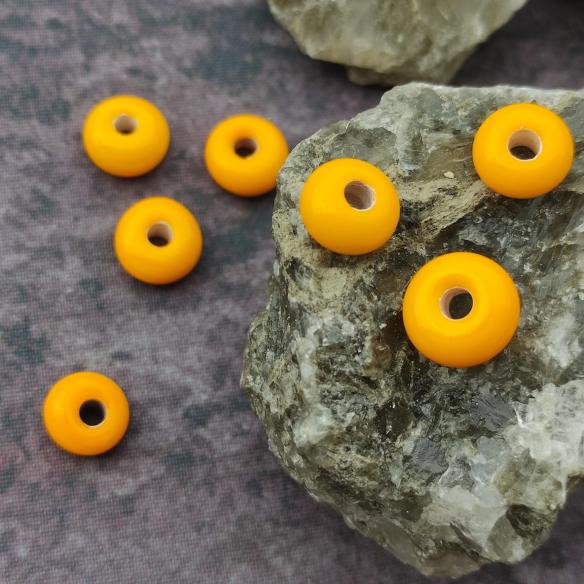 VINUTKA MIRABELKA - skleněný ručně vinutý malý žlutý korálek