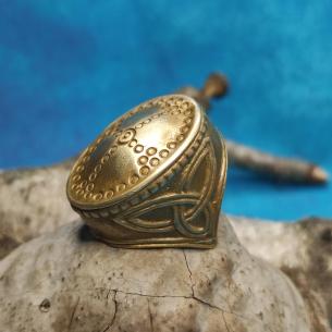 VIKING TRIQUETRA Ozdobné kování rukojeti nože - větší, mosaz 2