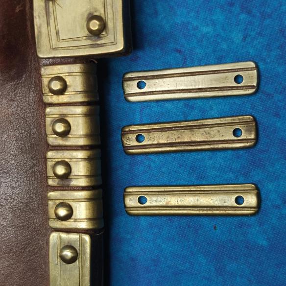 COMPONENT Brass decorated slat - decorative leather edges