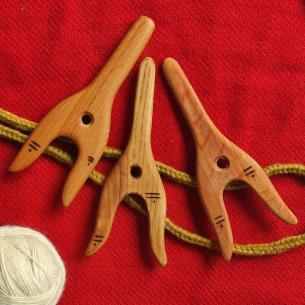 Dekoriertes Holz LUCET - Flechtgabel zum Stricken von Schnüren - mittelalterliches Handwerk 2