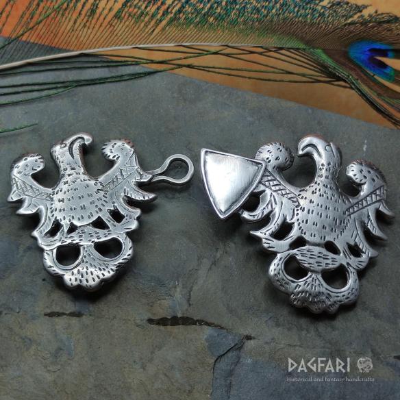 AQUILA Versilberte mittelalterliche Fibel mit Adler und Schild - Nachbildung einer Mantelanstecknadel