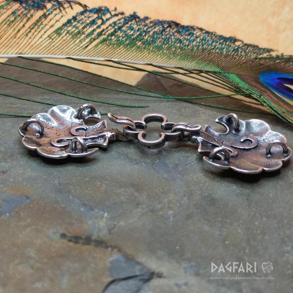 SANTIAGO Muschelförmige gepaarte Fibel, versilbert mittelalterliche Nachbildung