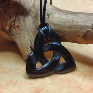 CELTIC Triquetra černý OBSIDIÁN - keltský symbol nekonečna a obnovy 2