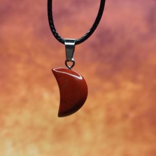 Měsíc z kamene JASPIS červený - ochrana před nočními můrami