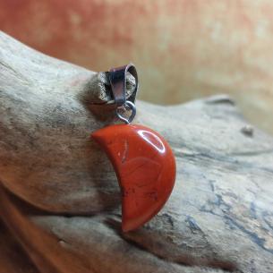 Měsíc z kamene JASPIS červený - ochrana před nočními můrami 2