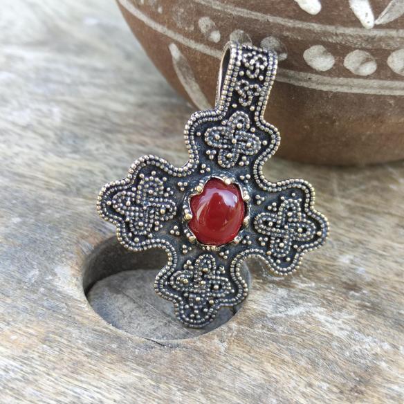 Kreuz aus Birka GEM - reich verziert mit Granulation, Auswahl an Halbedelsteinen