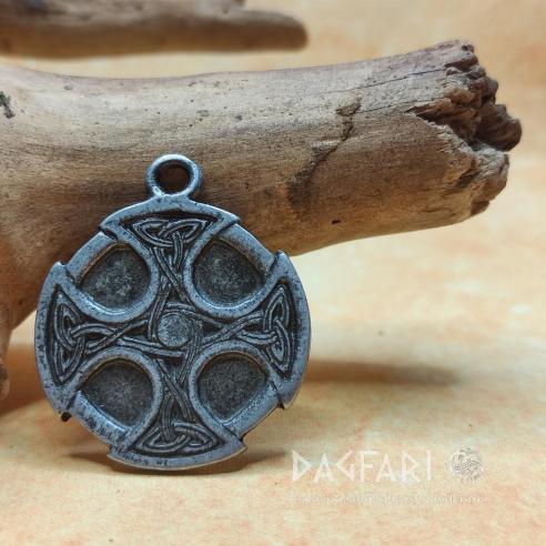 CELTIC Celtic equilateral cross with patina