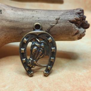 PODKOVA S KOŇSKOU HLAVOU - amulet pro štěstí 2