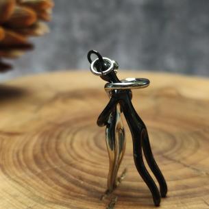 Anhänger SCHÜTZENDE ARME, zwei Tänzer, Liebespaar, schwarz-silberne Figur in herzförmiger Umarmung