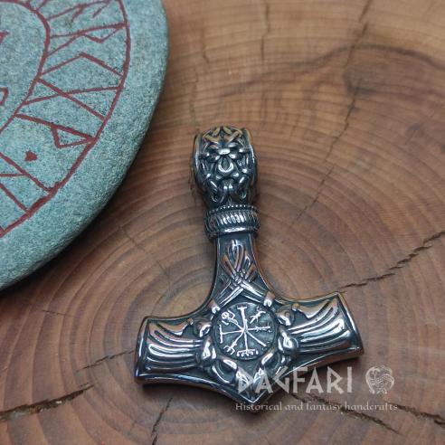 Thors Hammer mit Raben und isländischer Rune Aegishjalmur und Kompass Vegvísir