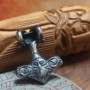 Pendant TANNGNJÓST Thor's hammer with bearded Thor and his goat 2