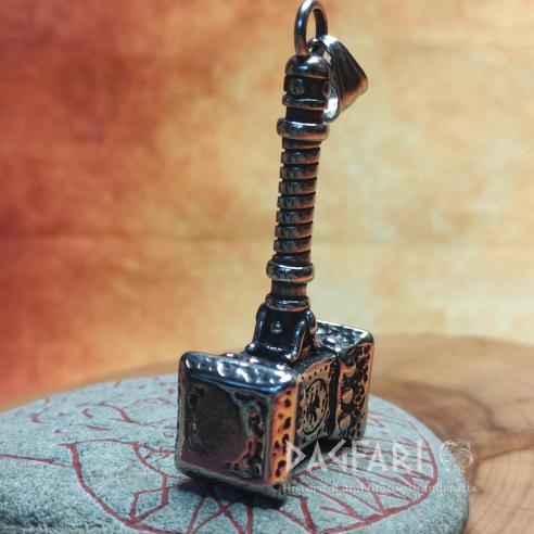 HAEGR Steel Dwarf Hammer - jewel for great warriors