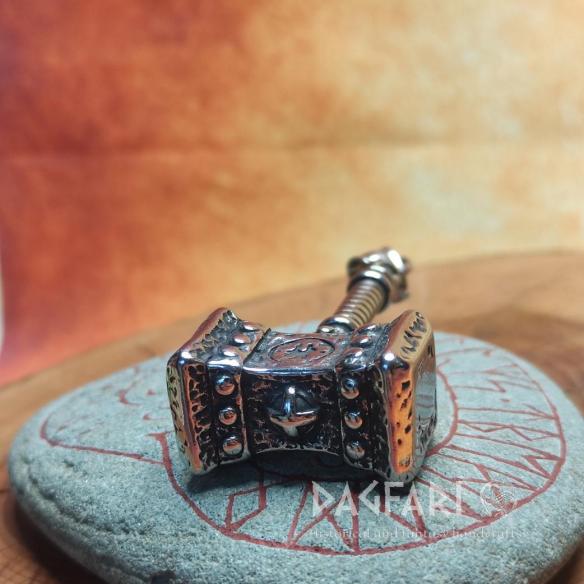 WARHAMMER Steel Dwarf Hammer - jewel for great warriors