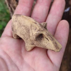 Soška REPLIKA - Kanec Írán - Hliněné prase z Tappeh Sarab 6000 p. n. l. 2