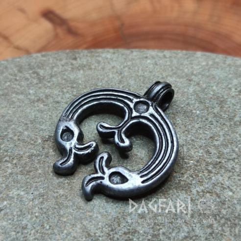 Ženský ochranný amulet - LUNETA - Cínová lunice z Nitranského knížectví, Slovensko