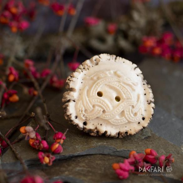 Antler button Two dragons from Jelling, deep carving