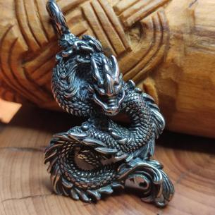 ČÍNSKÝ DRAK - oboustranně zdobený přívěsek s ohnivým drakem