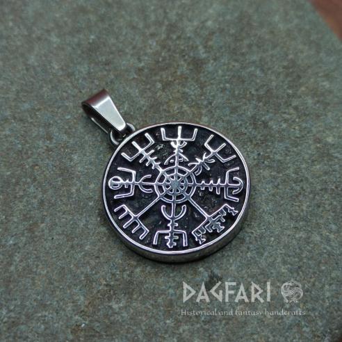 Decentní amulet černěný VEGVISIR - vikingský kompas a runa ING