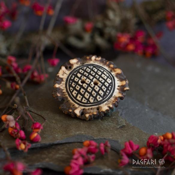 Antler buttons Grid, black