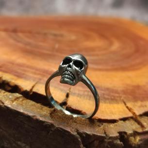 Dünner Ring - STEEL SKULL - passt perfekt