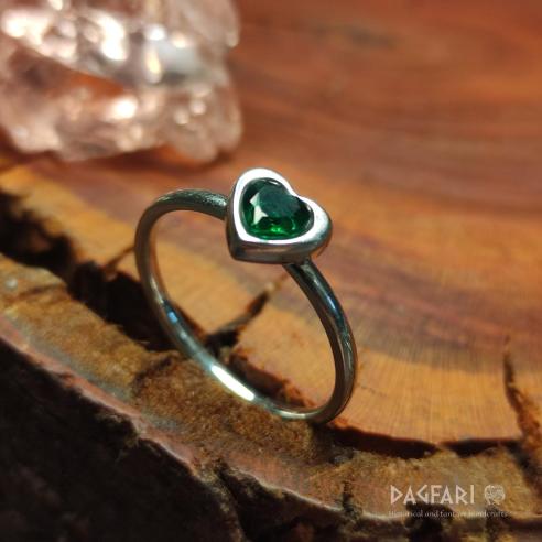 Thin steel ring - FAIRGROUND HEART - green stones in the style of a heart from a carnival