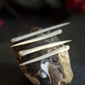 ASK Jehla na šití z jeleního parohu, ručně vyrobená pro autentické historické řemelo