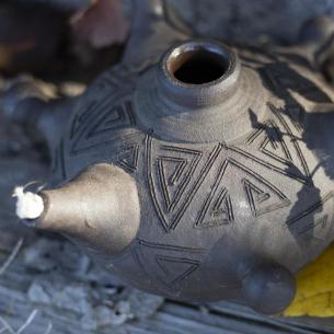 PROMÉTHEUS Keramická ručně vyrobená lampa velká, zdobená, 3 knoty + dráty 2