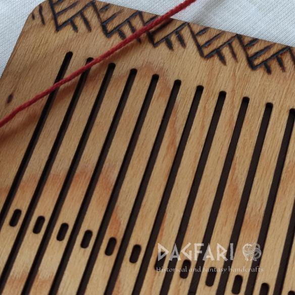 WEBKAMM Historisches Handwerk, ORIGINAL VERZIERTER HOLZ-WEBKAMM, 19 Löcher