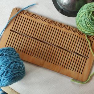 WEBKAMM Historisches Handwerk, ORIGINAL VERZIERTER HOLZ-WEBKAMM, 38 Löcher