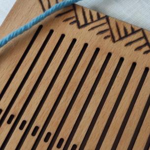 WEBKAMM Historisches Handwerk, ORIGINAL VERZIERTER HOLZ-WEBKAMM, 38 Löcher 2