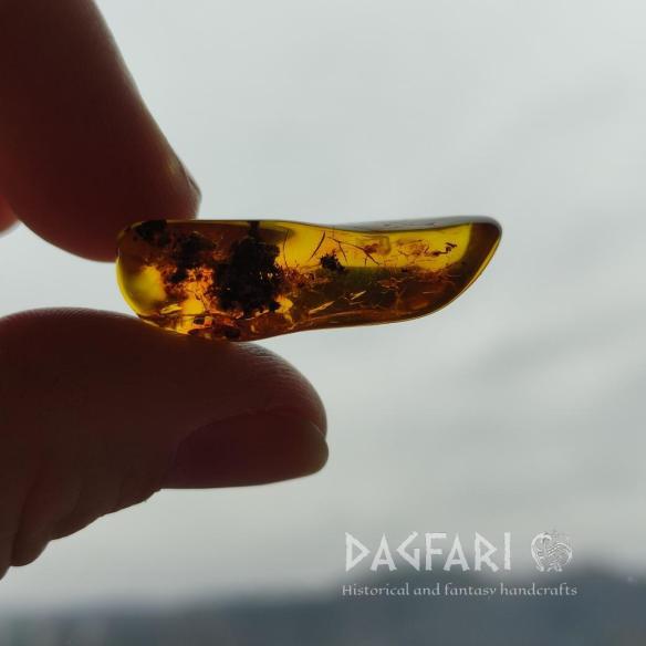 Genuine Baltic amber–nuggets without a hole, perfect for carving