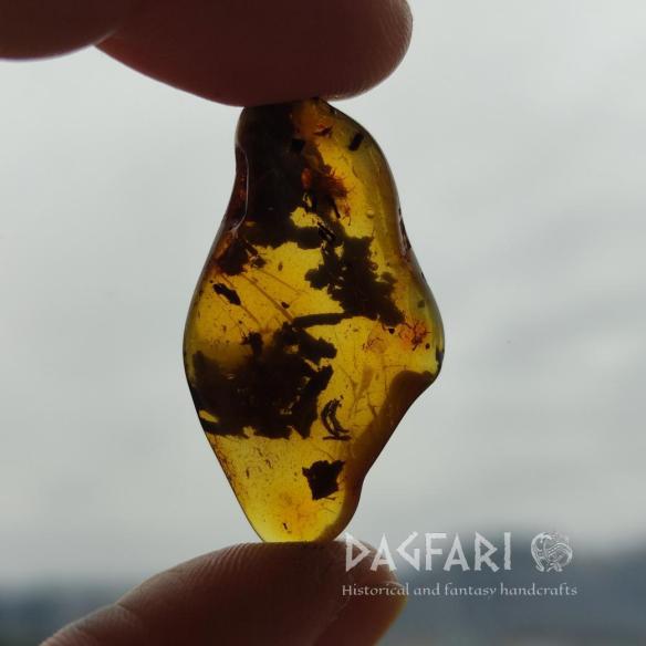 Genuine Baltic amber–nuggets without a hole, perfect for carving